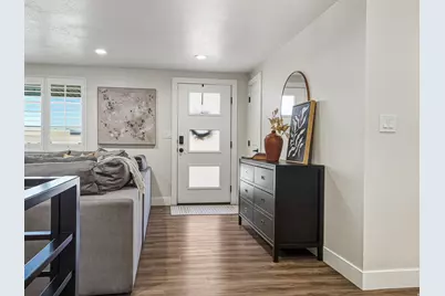 6851 S 2300 E, Cottonwood Heights, UT 84121 - Photo 4