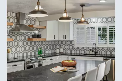 6851 S 2300 E, Cottonwood Heights, UT 84121 - Photo 12