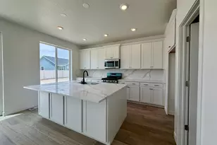 2937 Lone Pine St N, Eagle Mountain, UT 84005 - Photo 2