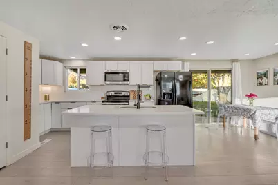 37 S Eastwood Dr, Orem, UT 84097 - Photo 4