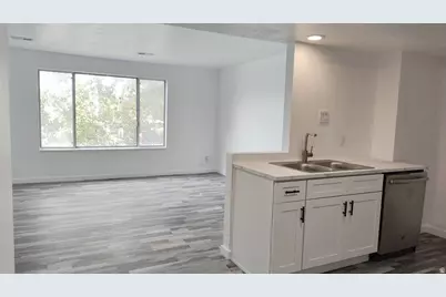 555 N Starcrest Dr #B28, Salt Lake City, UT 84116 - Photo 4