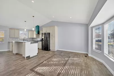 5638 W Walnut View Cir W, Kearns, UT 84118 - Photo 2