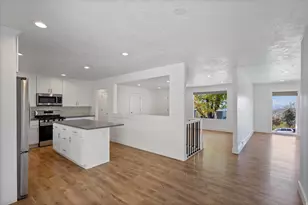 9977 S Lannae Dr E, Sandy, UT 84094 - Photo 10