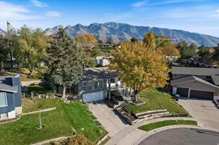 9977 S Lannae Dr E, Sandy, UT 84094 - Photo 2