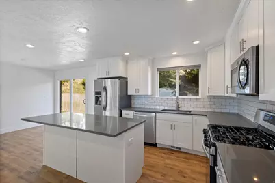 9977 S Lannae Dr E, Sandy, UT 84094 - Photo 8