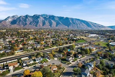 9977 S Lannae Dr E, Sandy, UT 84094 - Photo 38