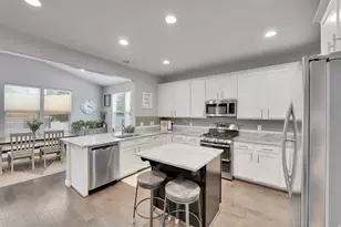 10338 S Venenzia Way, South Jordan, UT 84095 - Photo 4