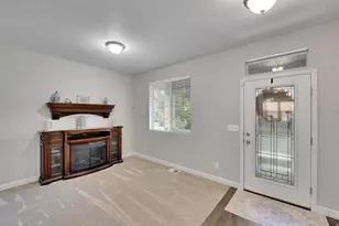 10338 S Venenzia Way, South Jordan, UT 84095 - Photo 8