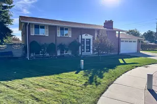 6918 S Harvest Cir W, West Jordan, UT 84084 - Photo 2