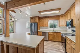 2050 E 6535 S, Cottonwood Heights, UT 84121 - Photo 14