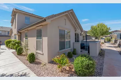 1907 E Holiday Ln, Washington, UT 84780 - Photo 2