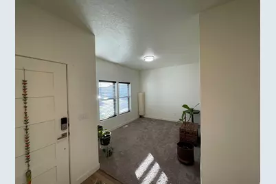 394 W Parkway Dr S, Kaysville, UT 84037 - Photo 2
