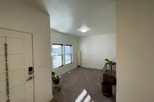 394 W Parkway Dr S, Kaysville, UT 84037 - Photo 2