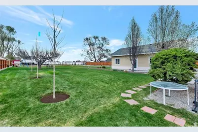 1170 W 10550 S, South Jordan, UT 84095 - Photo 2