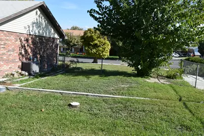 5568 S Hugoton Dr W, Taylorsville, UT 84129 - Photo 12