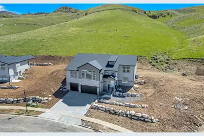 702 Oakridge Dr #701, Tooele, UT 84074 - Photo 2