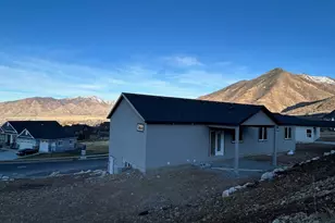 702 Oakridge Dr, Tooele, UT 84074 - Photo 8