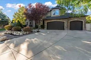 3376 W Water Crescent Pl, South Jordan, UT 84095 - Photo 2