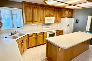 2286 W Williamsburg Circle, West Jordan, UT 84088 - Photo 2