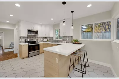 2402 E Beacon Dr, Salt Lake City, UT 84108 - Photo 2