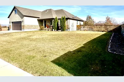 1387 S 1600 W, Vernal, UT 84078 - Photo 2