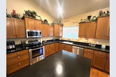 1211 Grandview Dr, Providence, UT 84332 - Photo 20