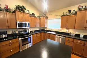 1211 Grandview Dr, Providence, UT 84332 - Photo 20