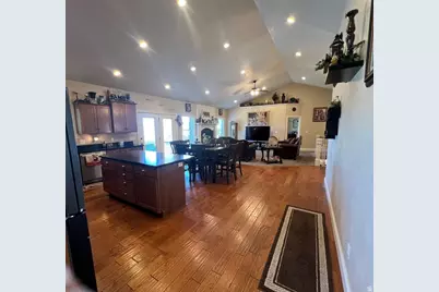 1211 Grandview Dr, Providence, UT 84332 - Photo 10