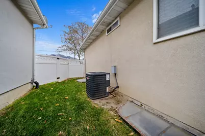 7083 Village Pl, Midvale, UT 84047 - Photo 26