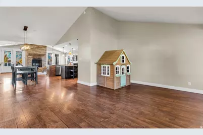 9284 S 3550 W, Payson, UT 84651 - Photo 14