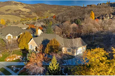 302 Summermeadow Cir, Bountiful, UT 84010 - Photo 2