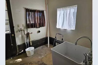 90 N 300 E, Castle Dale, UT 84513 - Photo 8