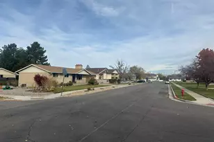 512 E Larchwood Dr, Midvale, UT 84047 - Photo 22