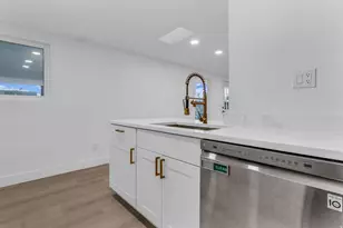 941 E Carnation Dr, Sandy, UT 84094 - Photo 6