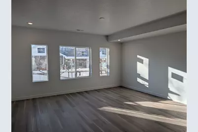 763 N Pheasantbrook Dr, Centerville, UT 84014 - Photo 4