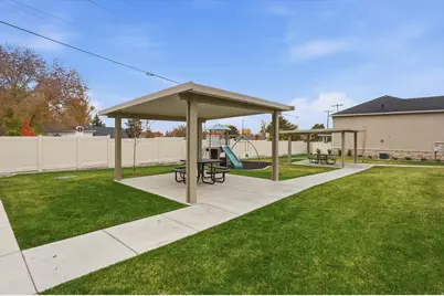 303 N Canterbury Way W, Clearfield, UT 84015 - Photo 30