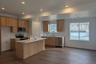 751 N Pheasantbrook Dr, Centerville, UT 84014 - Photo 2