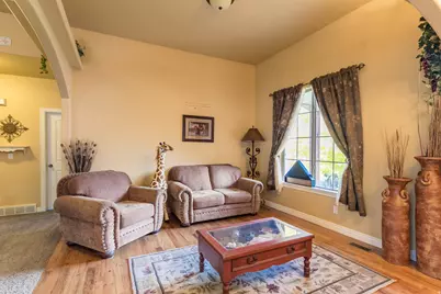 1126 S Valley View Dr W, Santaquin, UT 84655 - Photo 2