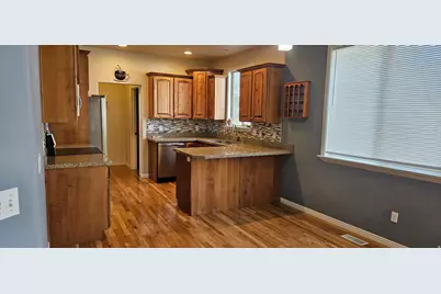 807 E Whisper Cove Rd, Sandy, UT 84094 - Photo 4