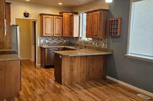 807 E Whisper Cove Rd, Sandy, UT 84094 - Photo 4