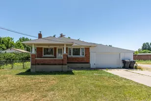921 W 2700 S, Syracuse, UT 84075 - Photo 2
