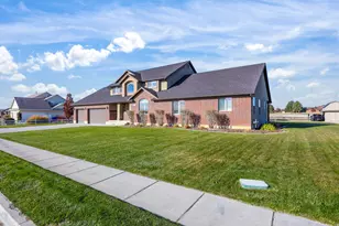 2154 W 2700 S, Syracuse, UT 84075 - Photo 2