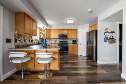 9413 S Purple Lilac Ln S, Sandy, UT 84070 - Photo 2