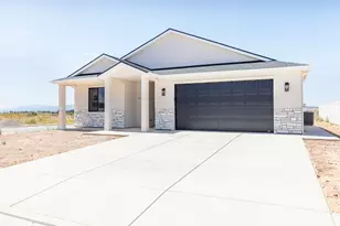 1148 N Yucca St, Cedar City, UT 84721 - Photo 2