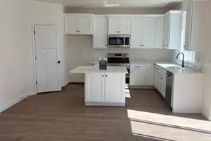 429 W Sapphire Dr, Tooele, UT 84074 - Photo 2