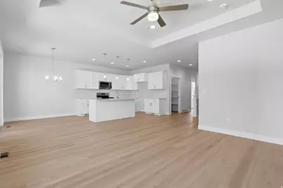 677 E 800 S St S, Springville, UT 84663 - Photo 2