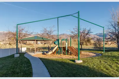 1349 S Mountain Crest Dr W, Woods Cross, UT 84087 - Photo 36