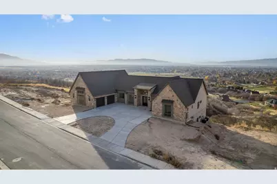 204 S Troy St, Mapleton, UT 84664 - Photo 2