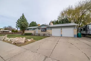 5578 S 3450 W, Roy, UT 84067 - Photo 2