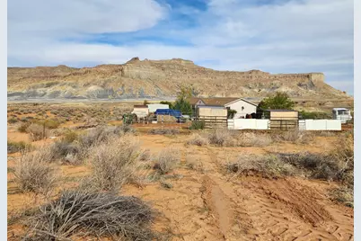 715 E Liberty Bell Ct, Big Water, UT 84741 - Photo 2
